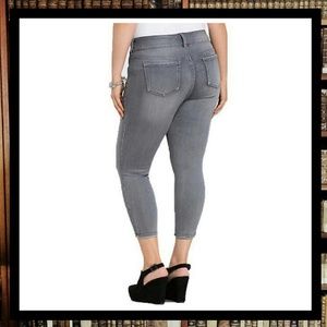 NWOT TORRID Light Gray PLUS Stretch Skinny Jeans
